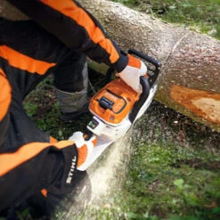 STIHL MSA 300 Cordless Chainsaw 8 STIHL MSA 300 Cordless Chainsaw -Cheap Blade Spray Store 53099
