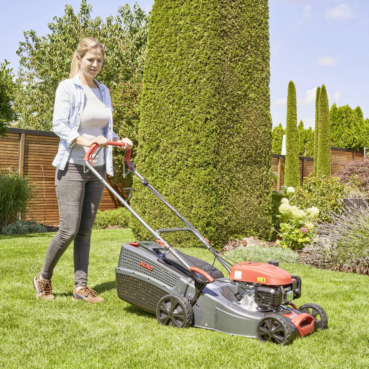 AL-KO Comfort 42.1 SP-A Petrol Lawn Mower 4 AL-KO Comfort 42.1 SP-A Petrol Lawn Mower - Image 2