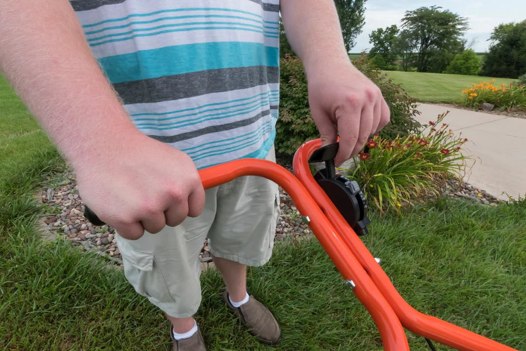 Agri-Fab 110lb Push Spreader 45-0576 6 Agri-Fab 110lb Push Spreader 45-0576 - Image 4